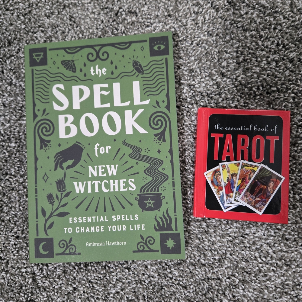 Green Spell Book and Red Tarot Book Set